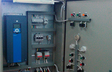 Шкаф управления двумя насосами с применением преобразователя частоты VACON 100 FLOW