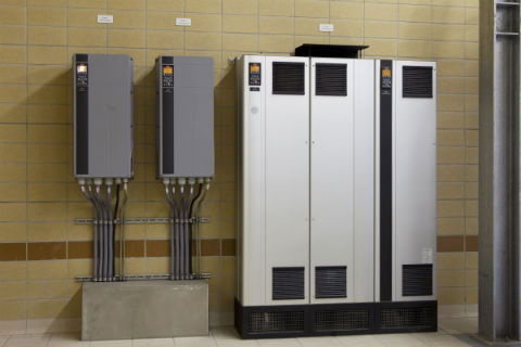 Шкаф с преобразователями частоты резервного электроснабжения объектов