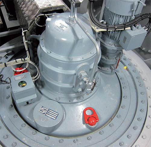 Главный и вспомогательный двигатель снабжаются специальными фильтрами для уменьшения выбросов