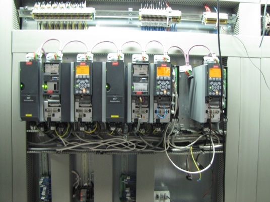 Преобразователи FC302 с платами SyncPos Преобразователи FC302 с платами SyncPos